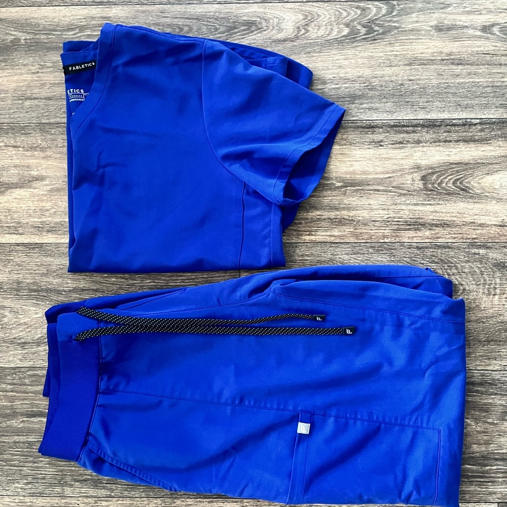 Fabletics GALAXY BLUE Scrub Set